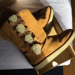 Furry Chestnut Ugg Boots 3 lil bows
